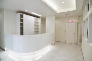 クリニック診療所新築　カウンター　内装　北九州市イコーハウス施工
