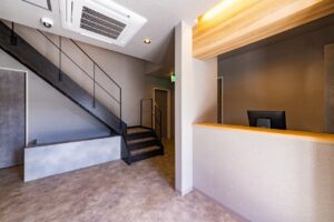 北九州八幡新築美容室玄関受付内観