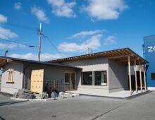 素朴・ナチュラルな軒が深い和風モダン平屋建築